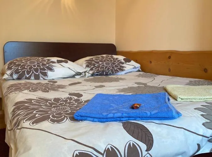 לינה וארוחת בוקר Goscinne Madzia 3*