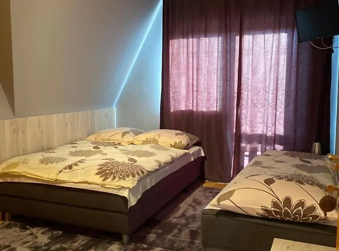 לינה וארוחת בוקר Goscinne Madzia 3*