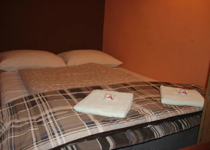 לינה וארוחת בוקר Goscinne Madzia פורונין